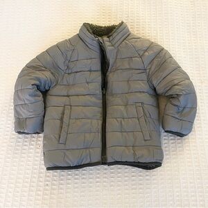 GAP reversible grey and camo Sherpa jacket kids size 3Y